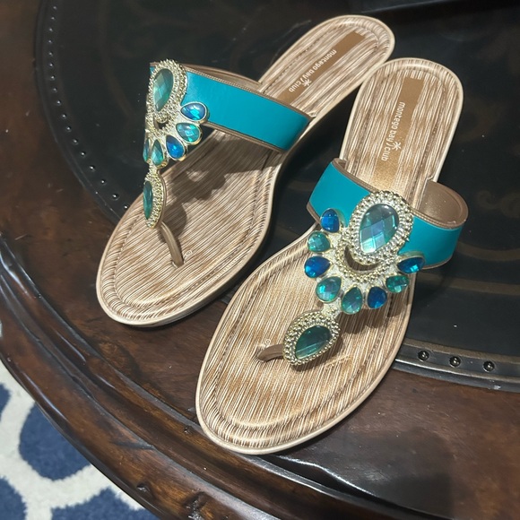 A pair of jewel sandals 🩴 - Picture 4 of 5